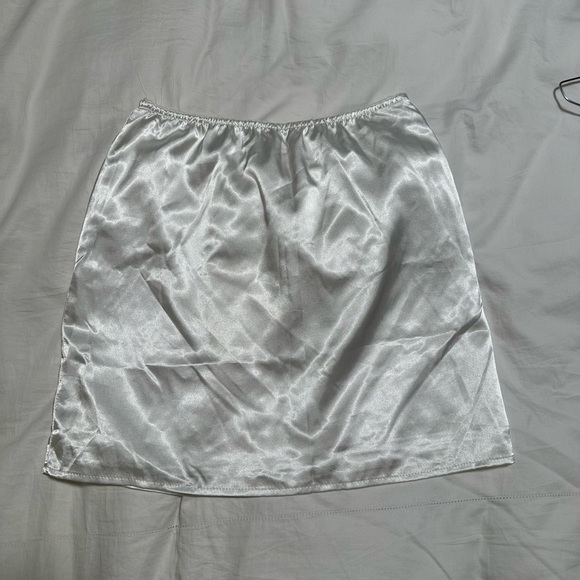 Satin white skirt and top set - Picture 3 of 5